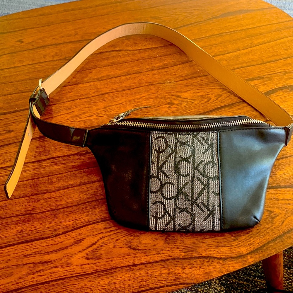 NWOT ✨Calvin Klein Fanny Pack /Belt Bag - Like New! 🌟